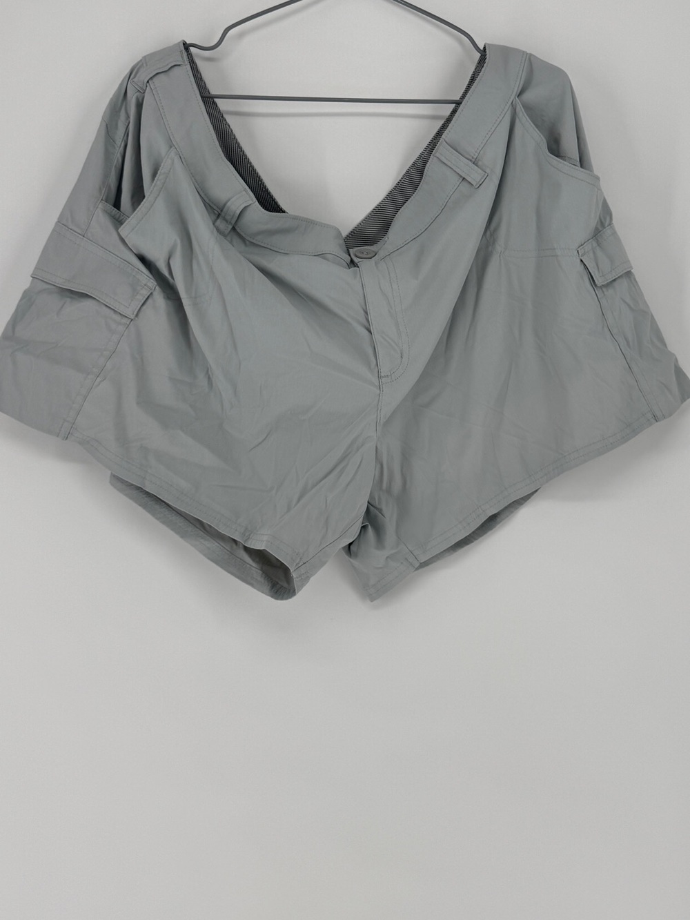 Bass Pro Shops Women's Light Gray Athletic Cargo Shorts - Picture 1 of 4